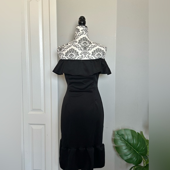 Black Dress - Picture 5 of 7